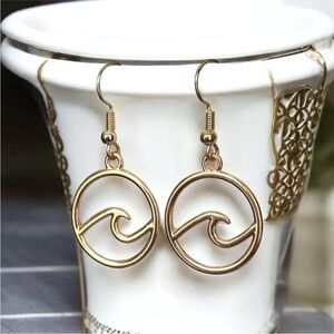 5 For $25💫Golden Ocean Wave Dangles
